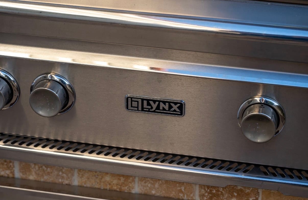 Outdoor kitchen at Solmirage