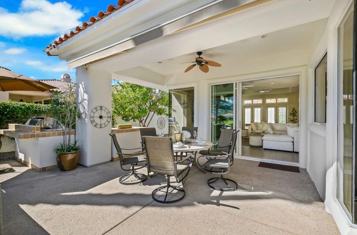 Outdoor kitchen at Solmirage