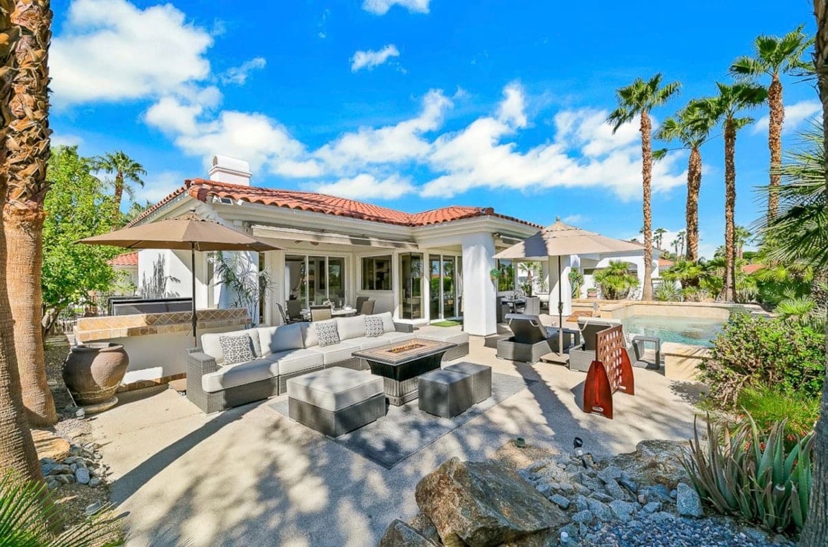 Outdoor living at Solmirage